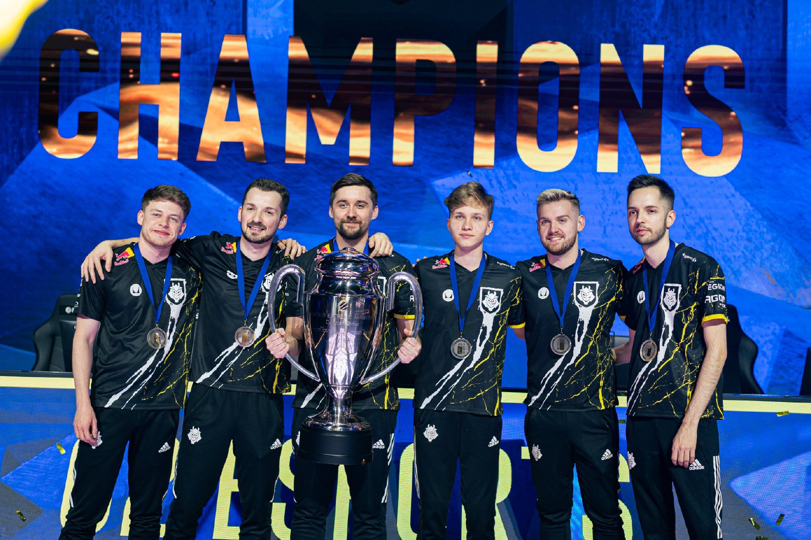 LGD战队速胜Hero，小落连获MVP，久哲新战术初显成效