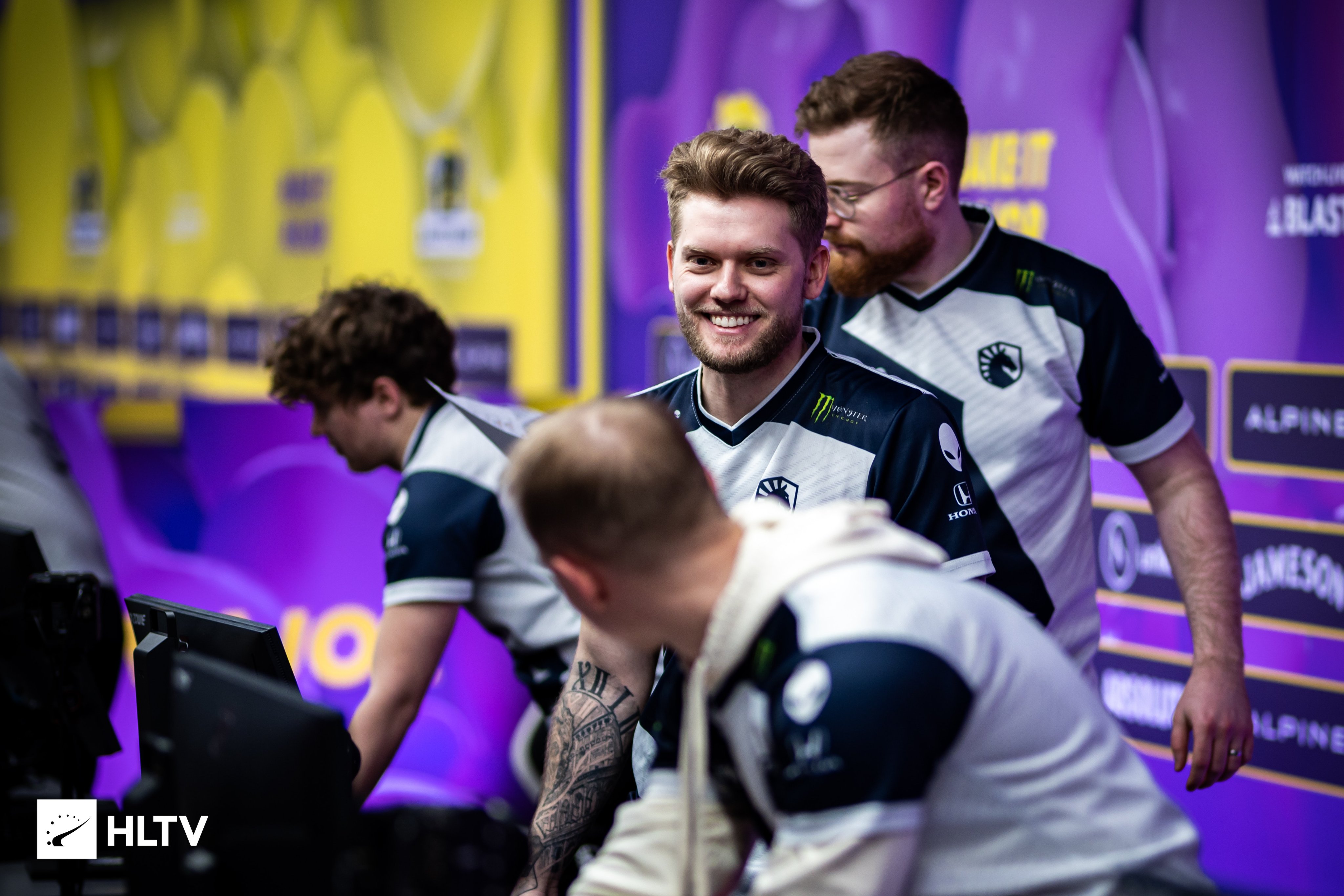 BC.Game战队电竞盛宴首冠夺冠，s1mple关键发挥助力团队荣耀